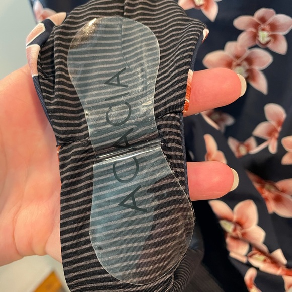 Acacia Lonny One Piece - Picture 7 of 8